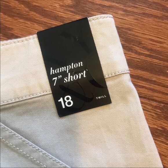 New York & Co Khaki Shorts: The Perfect Addition to Your Summer Wardrobe Sz 18 - Picture 8 of 10